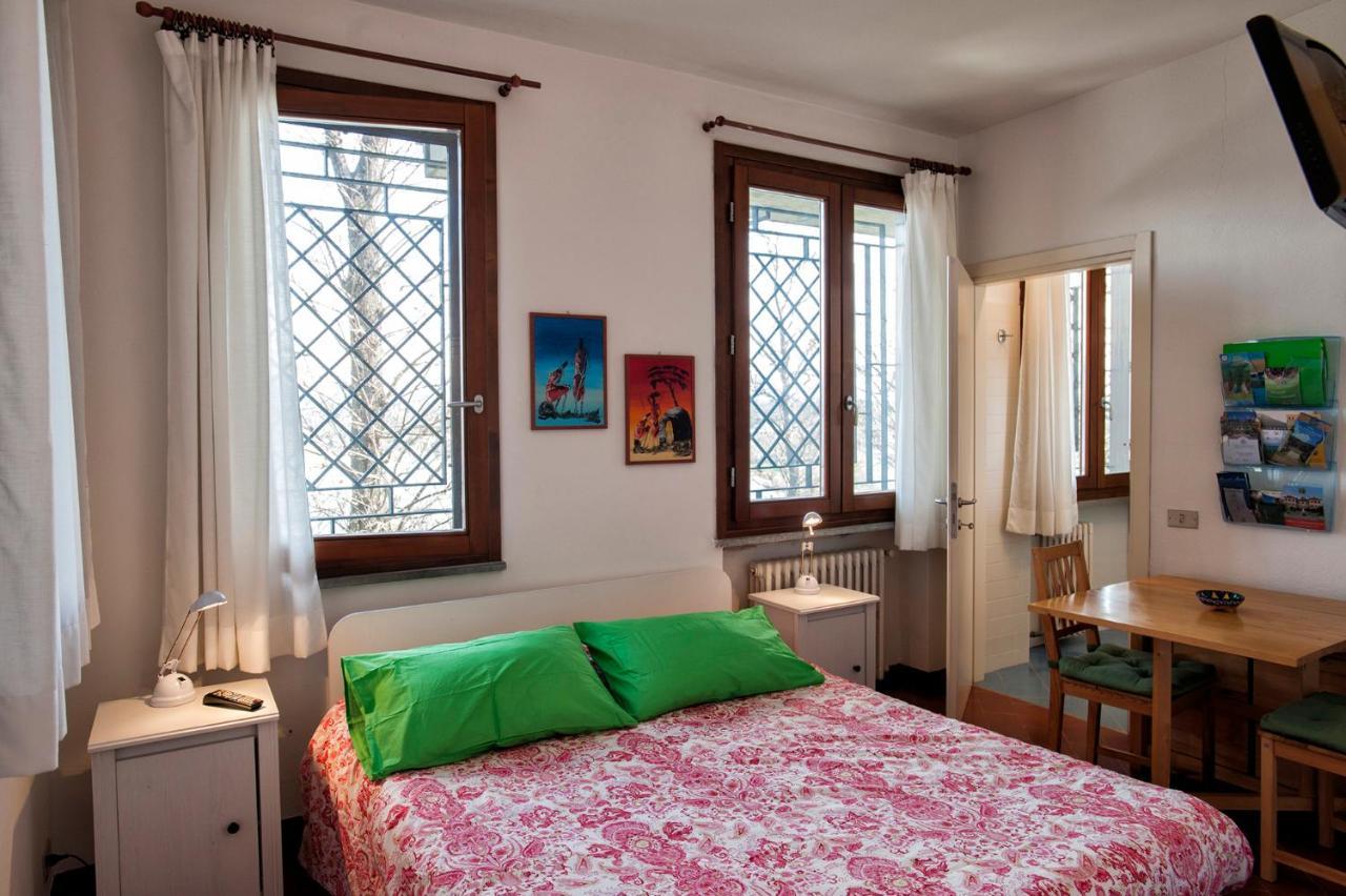 Casa Vacanze Tana Della Volpe Іспра Екстер'єр фото