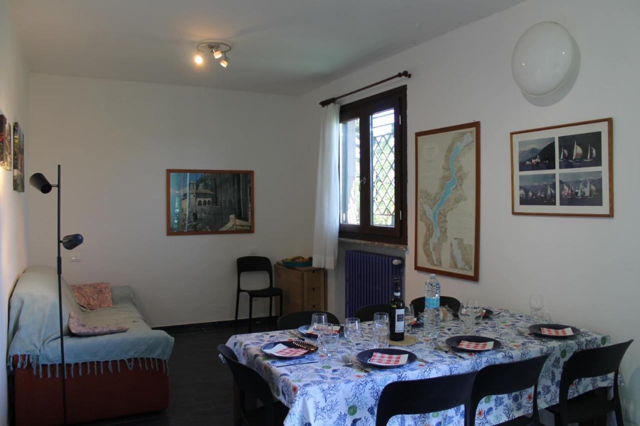 Casa Vacanze Tana Della Volpe Іспра Екстер'єр фото