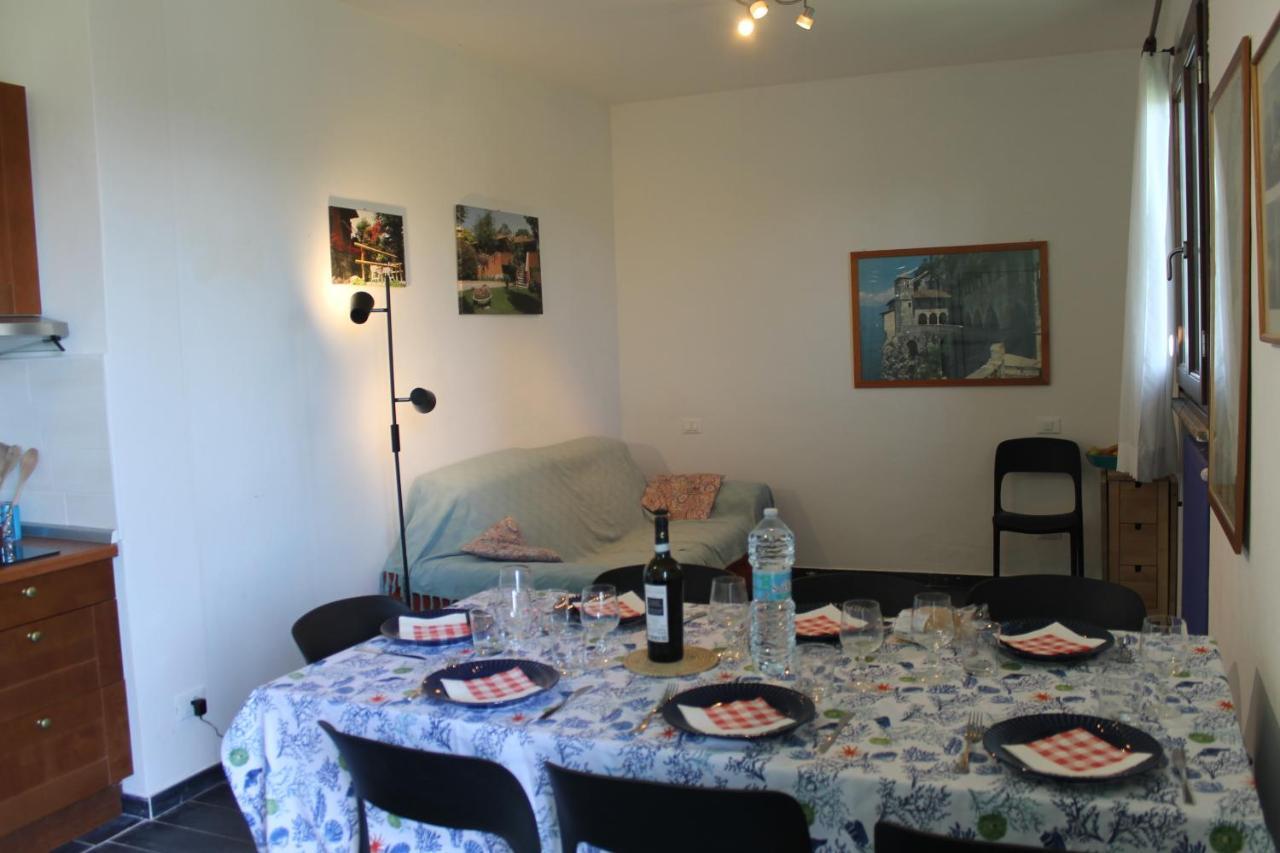 Casa Vacanze Tana Della Volpe Іспра Екстер'єр фото